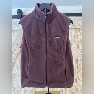 Columbia Women’s Deep Purple Fleece Full Zip  Vest w/pockets size XL